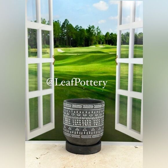 Sebastian Gray/White Concrete Planter Pot with Saucer Attached - Picture 4 of 9